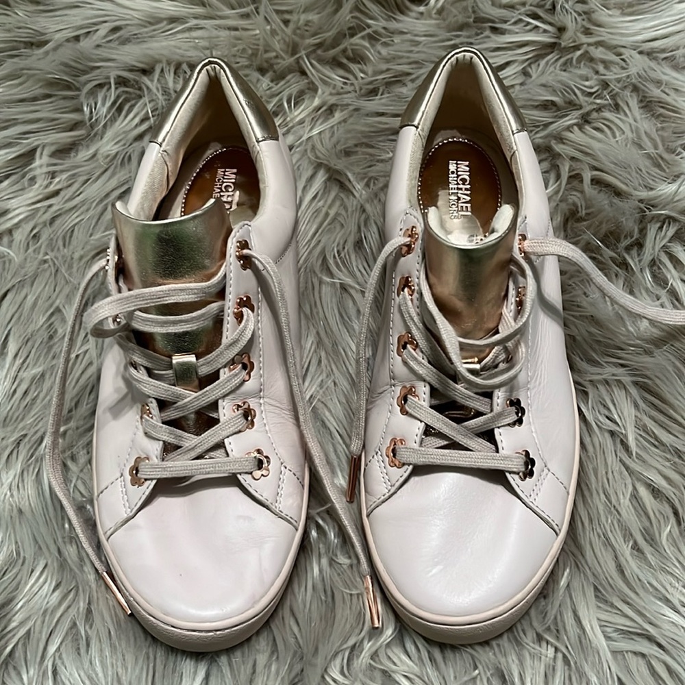 Michael Kors Irving Lace up sneakers, leather. Pre owned, excellent condition.